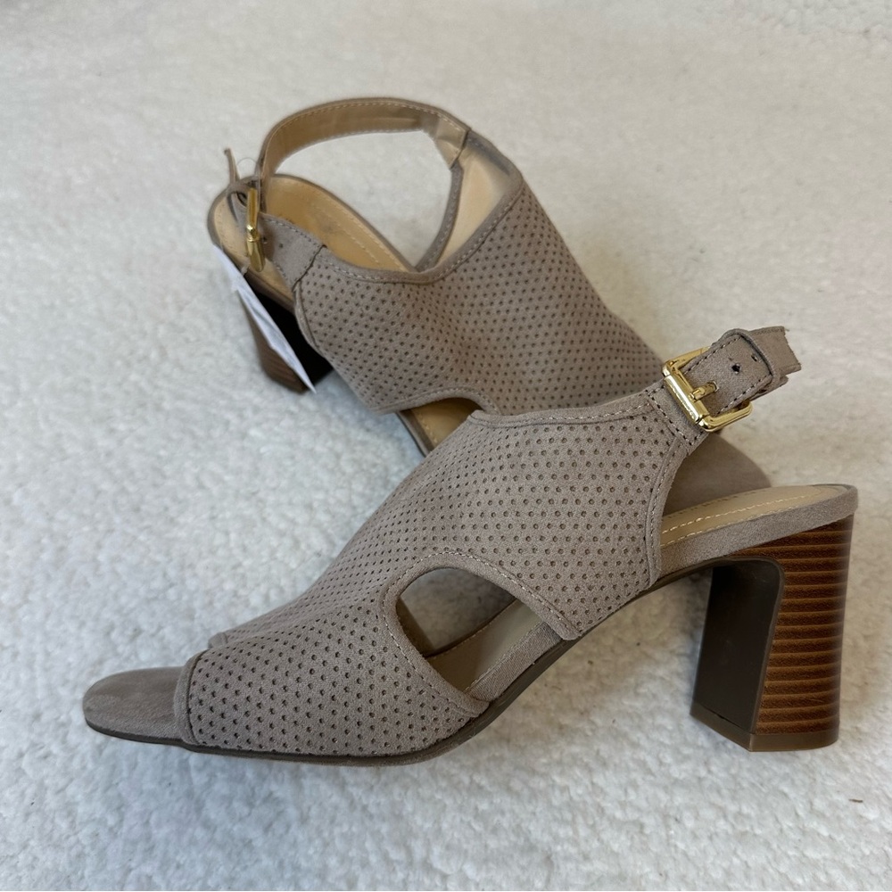 Liz Claiborne Goldwin heeled sandals in Koala